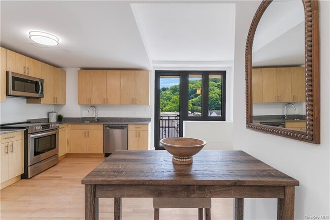 Building Photo - 1108 Brown St