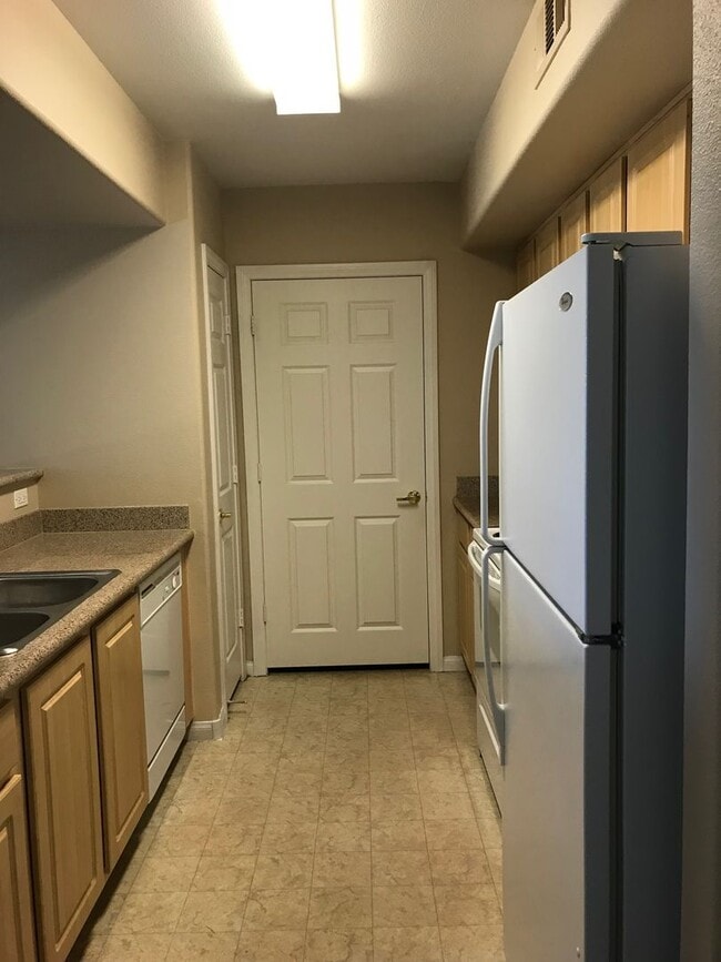Building Photo - Cozy 1 Bedroom Condo 2nd Floor At Coronado...