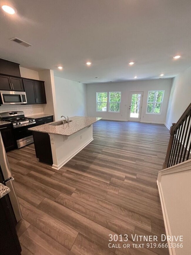 Building Photo - 3013 Vitner Dr