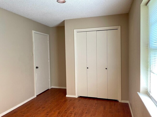 Building Photo - 2 Bedrooms 1.5 Bath 1/2 Duplex For Lease in Frisco