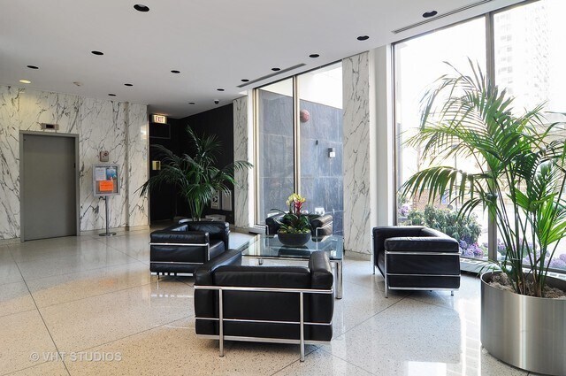 Building Photo - 1460 N Sandburg Ter