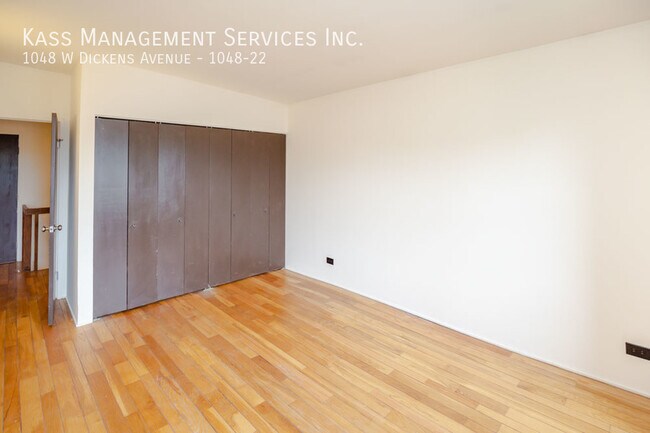 Building Photo - 1048 W Dickens Ave