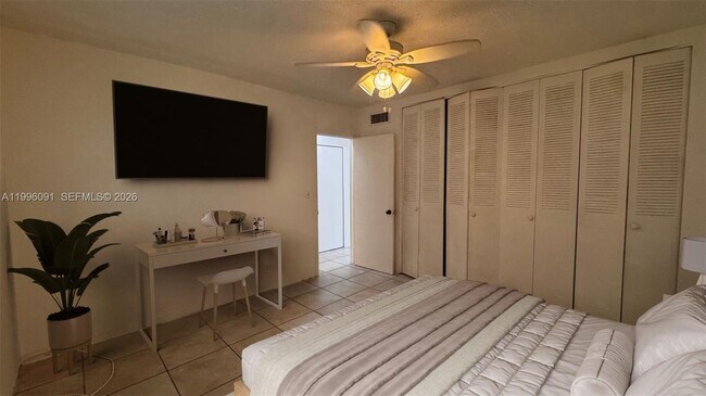 Building Photo - 2219 Polk St