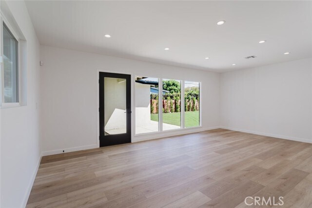 Building Photo - 6021 E Oakbrook St