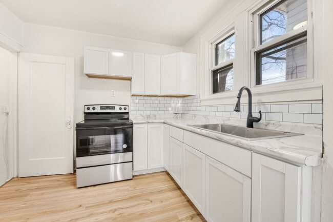 Building Photo - New 3 bedroom listing! RENT SPECIAL HALF OFF FIRST MONTH!