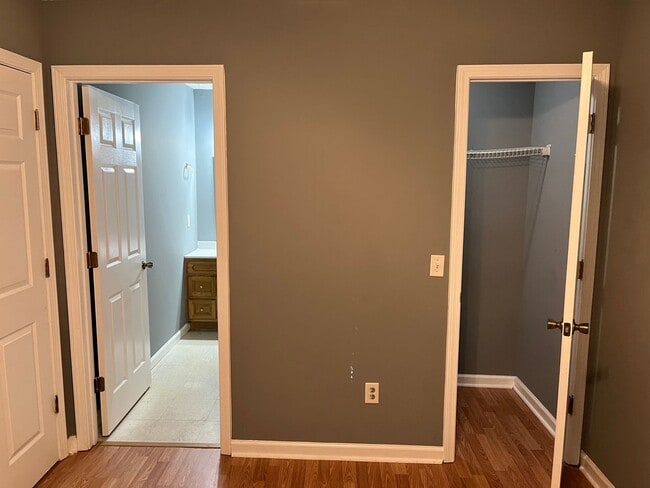 Building Photo - CLOSE TO UNIVERSITY