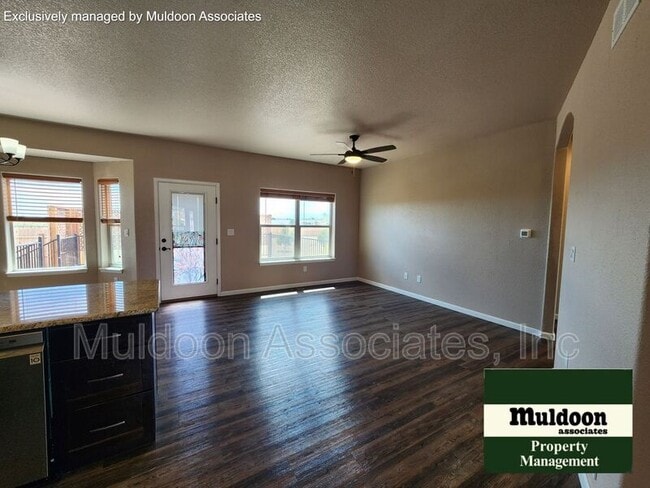 Building Photo - 326 N Longmont Dr