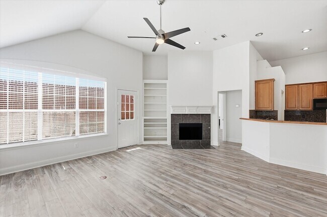 Building Photo - 567 Southridge Way
