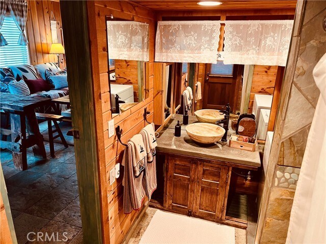 Building Photo - 40104 Mahanoy Ln