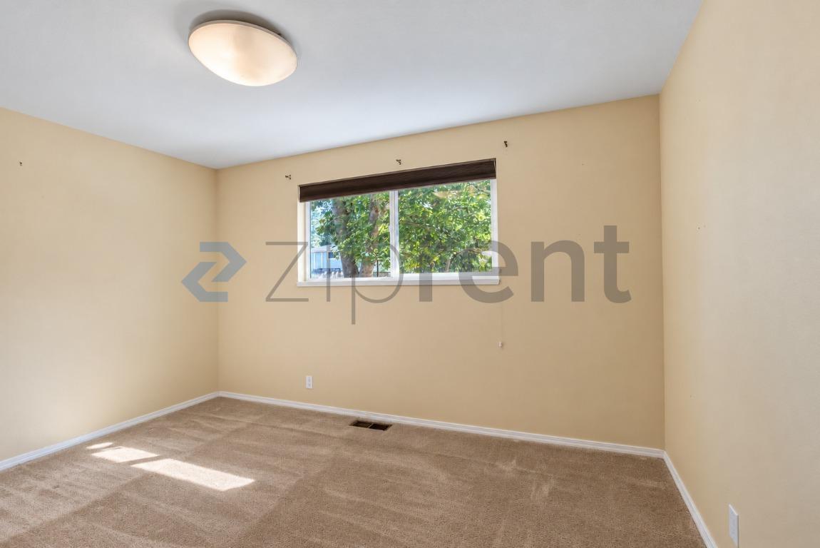 Building Photo - Unit
