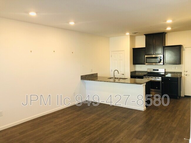 Building Photo - 537 Autumn Breeze Cir