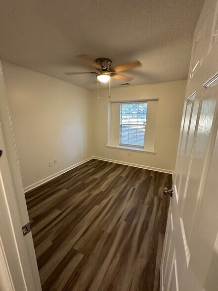 Building Photo - 8 Saint Ives Dr