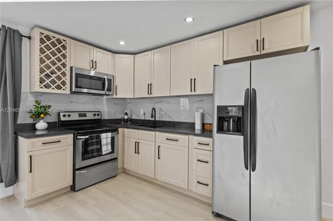 Building Photo - 171 W 13th St