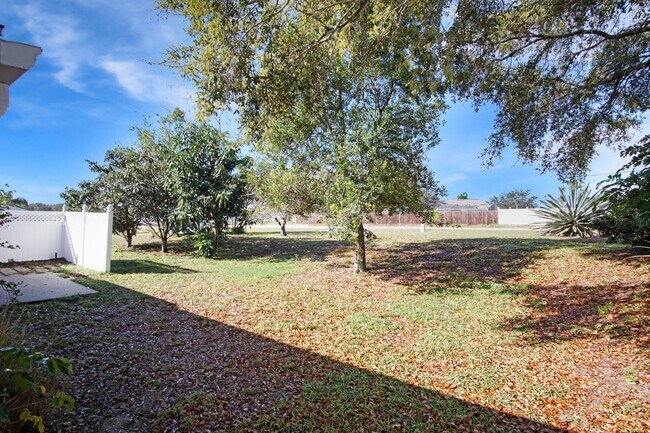 Building Photo - 10500 Lake Hasson Cir