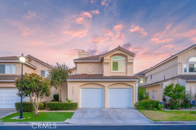 Building Photo - 2562 Woodbury Dr
