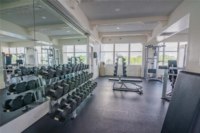 Building Photo - 18011 Biscayne Blvd