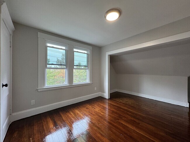 Building Photo - 47-49 Mead St