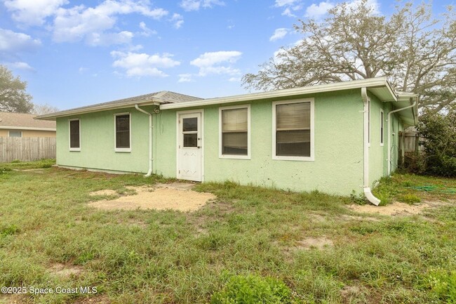 Building Photo - 2863 Corbusier Dr