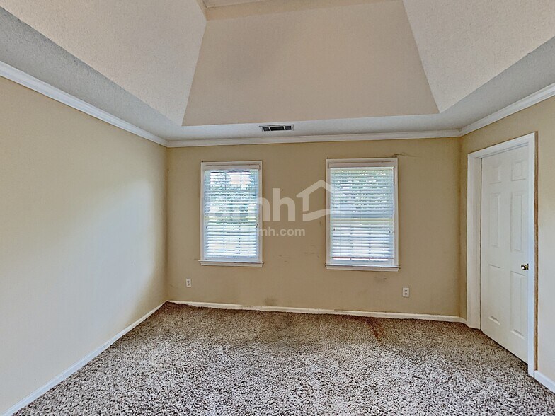 Building Photo - 20 Wisteria Woods