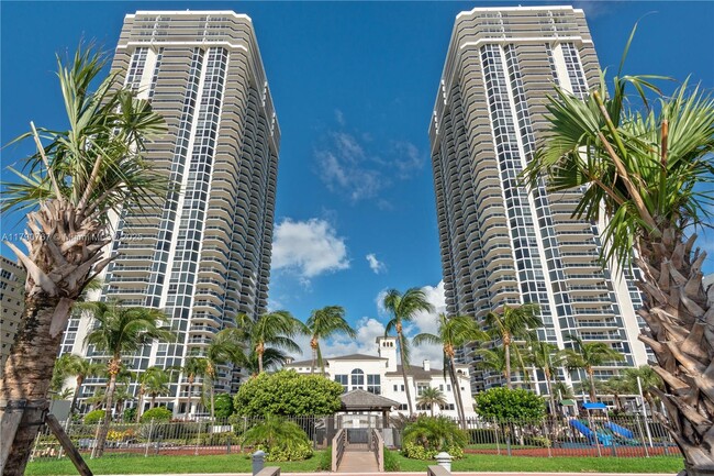 Building Photo - 4779 Collins Ave