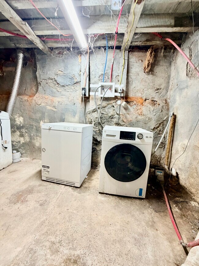 Building Photo - 6525 Saybrook Ave