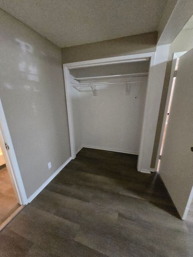 Building Photo - Spacious One Bedroom Located near 21st and Lafayette Rd