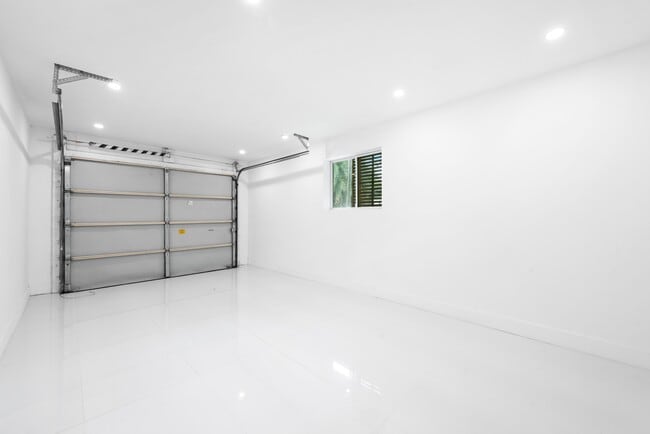Building Photo - 941 NE 83rd St