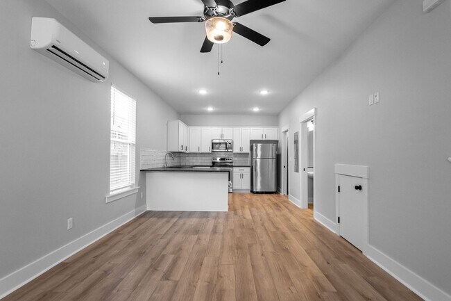Building Photo - Argenta 1 Bed 1.5 Bath Luxury Energy Effic...