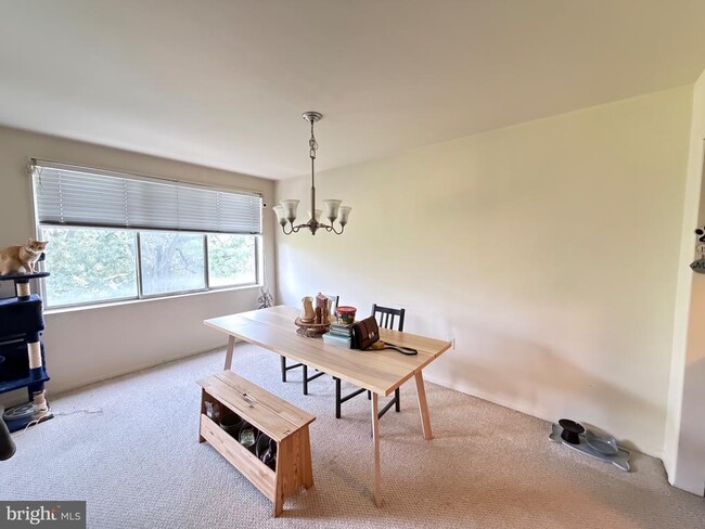 Building Photo - 10201 Grosvenor Pl