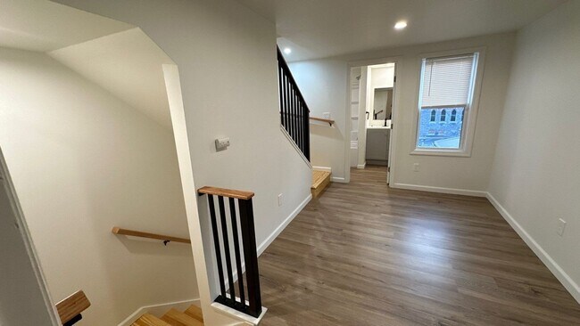 Building Photo - Spacious & Beautifully Updated 3BR Home with Extra Storage in Columbia
