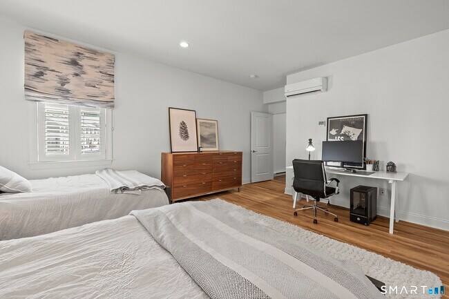 Building Photo - 35 Moorland Dr