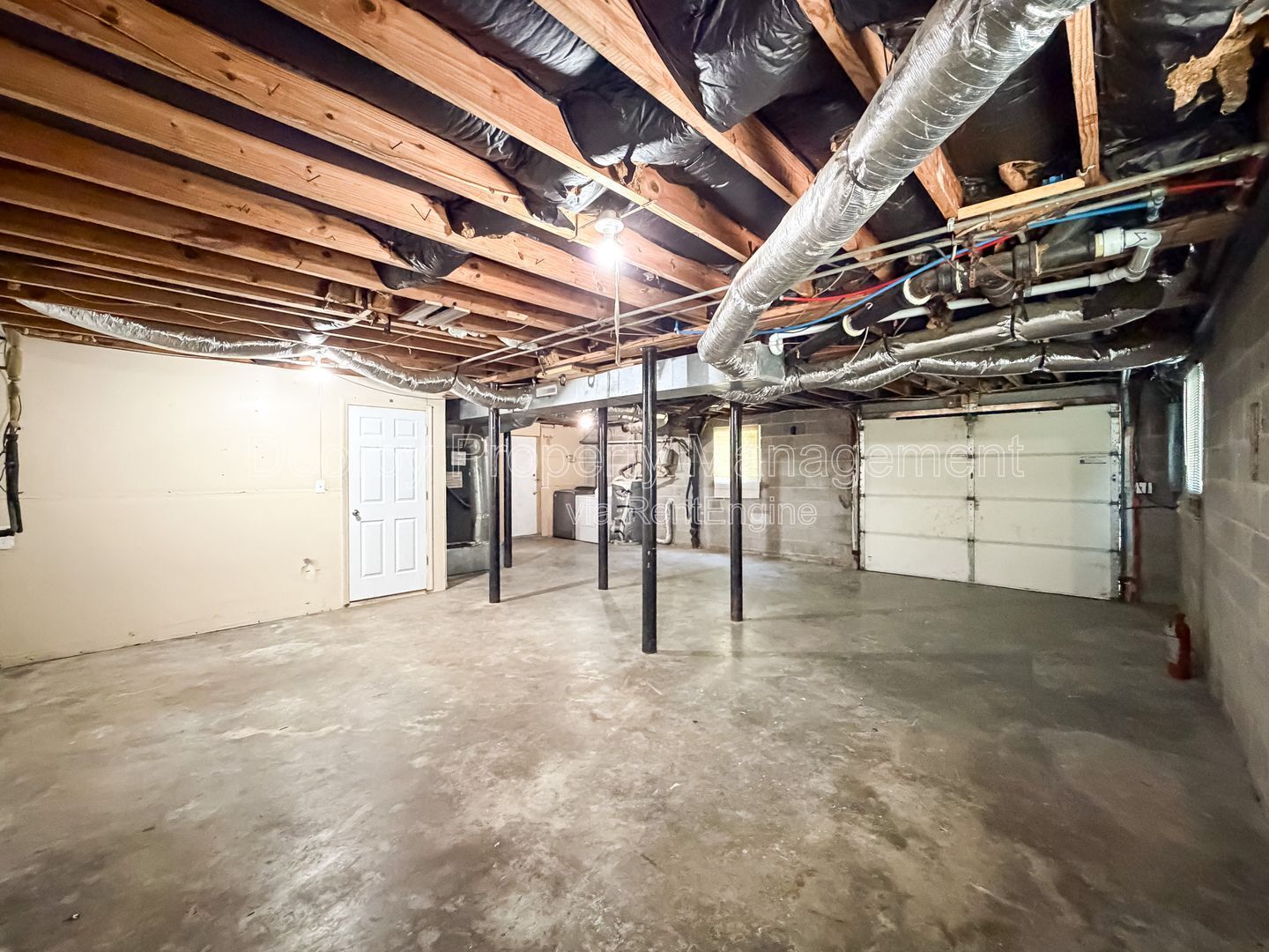 Building Photo - 1127 Clermont Dr