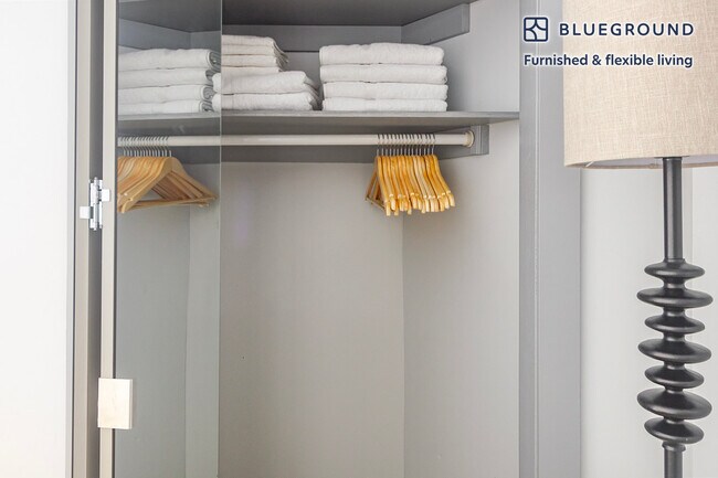 Building Photo - 161 W 54th St