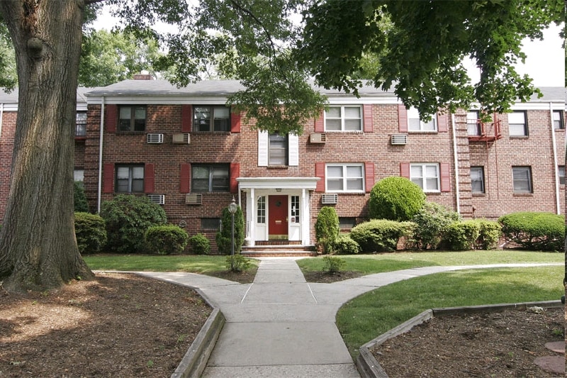 Stephanie Gardens - Garwood Gardens Apartments