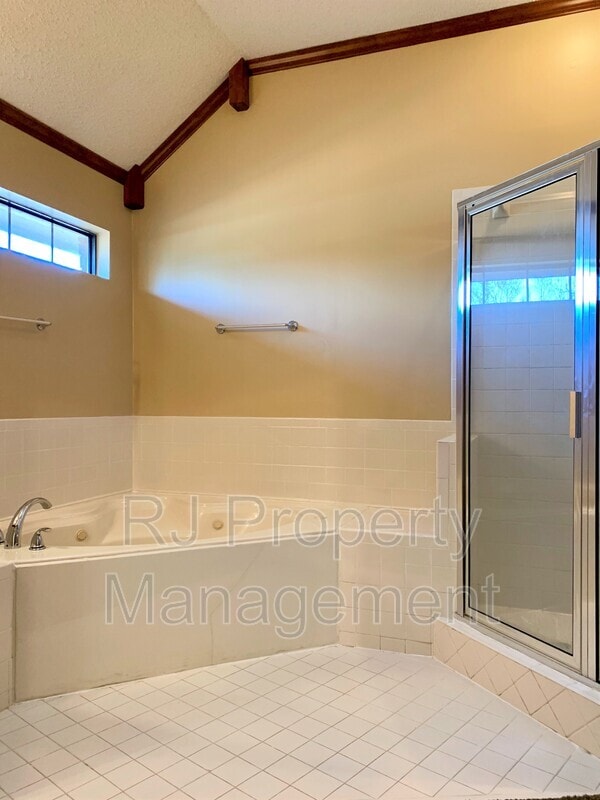 Building Photo - 6678 Spencer Forest Cove W