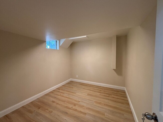 Building Photo - 5 BR/2.5BA | Sprawling Single Family Home | 2-Car Garage | Huge backyard!