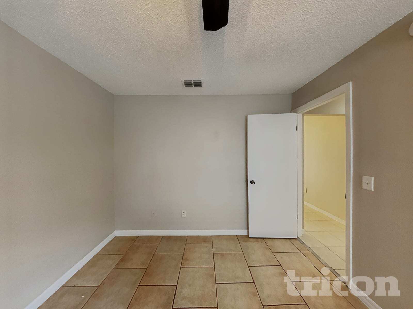 Building Photo - 2810 Manor Hill Drive Brandon FL