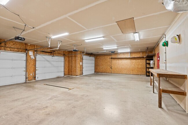 Building Photo - 6 Bed 4 Bath Daylight Rancher on Acreage in Mead School District.  Absolutely Gorgeous