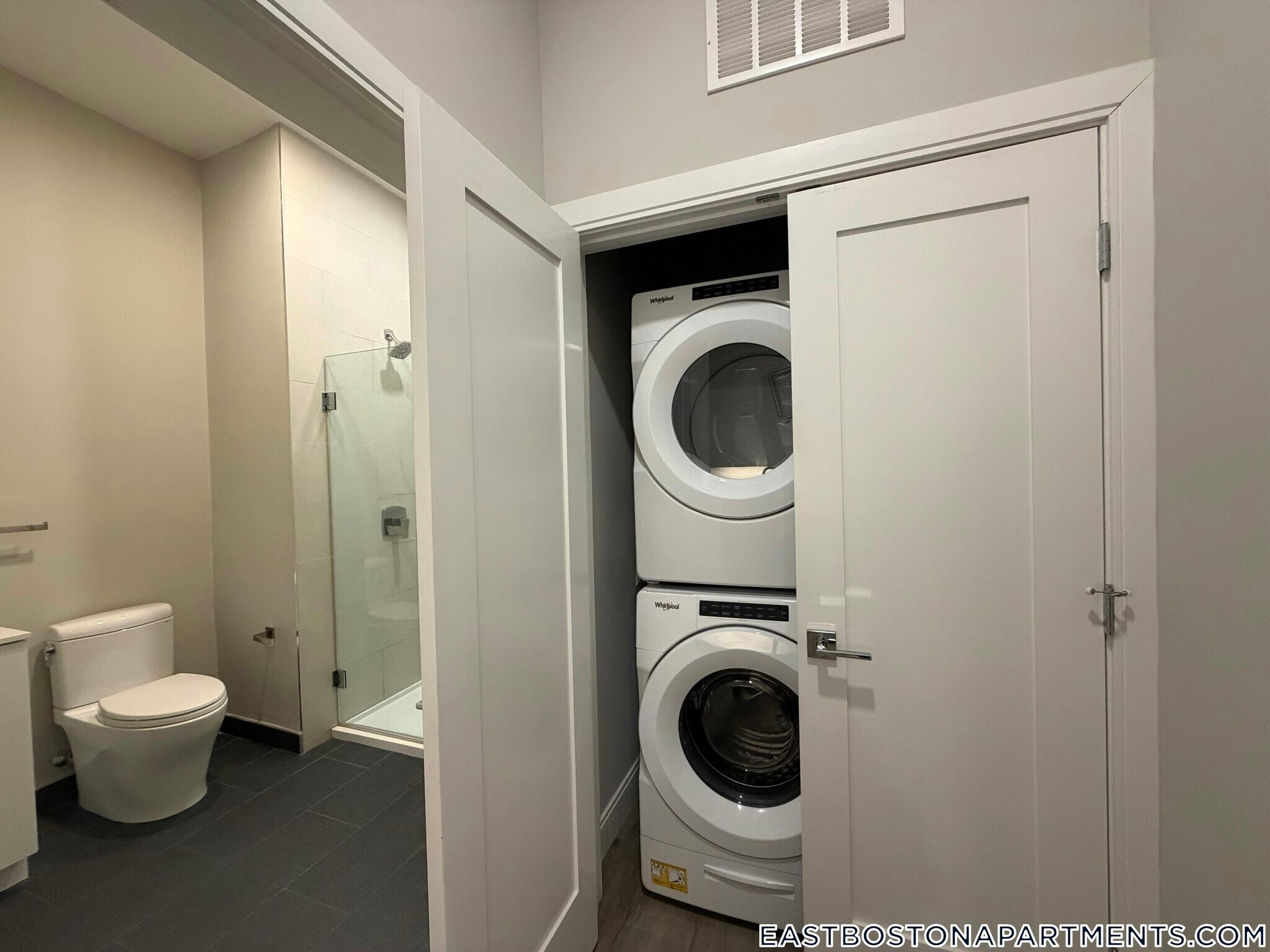 Building Photo - 656 Saratoga St