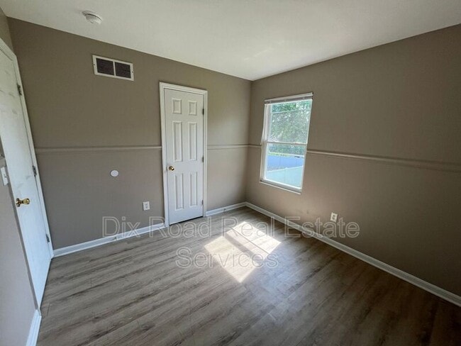 Building Photo - 307 Park Dr