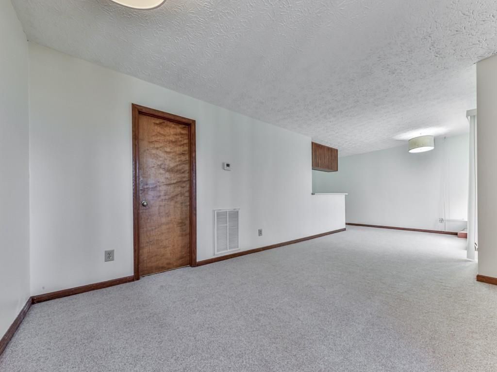 Building Photo - 1101 Fairway Oaks