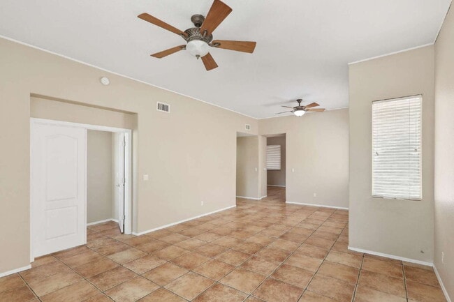 Building Photo - "Charming 3-Bed, 2-Bath Oasis in Tucson – Spacious 1717 Sq Ft Gem!"
