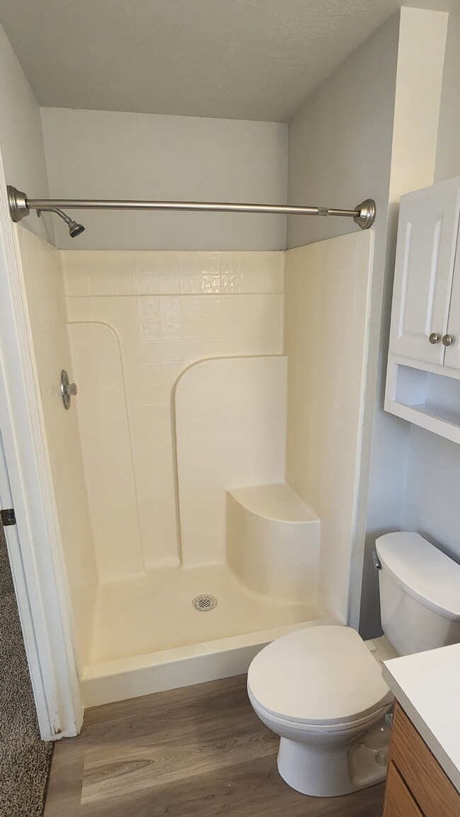 Building Photo - 3 bed, 2 bath - Spacious upstairs duplex on the Boise Bench!