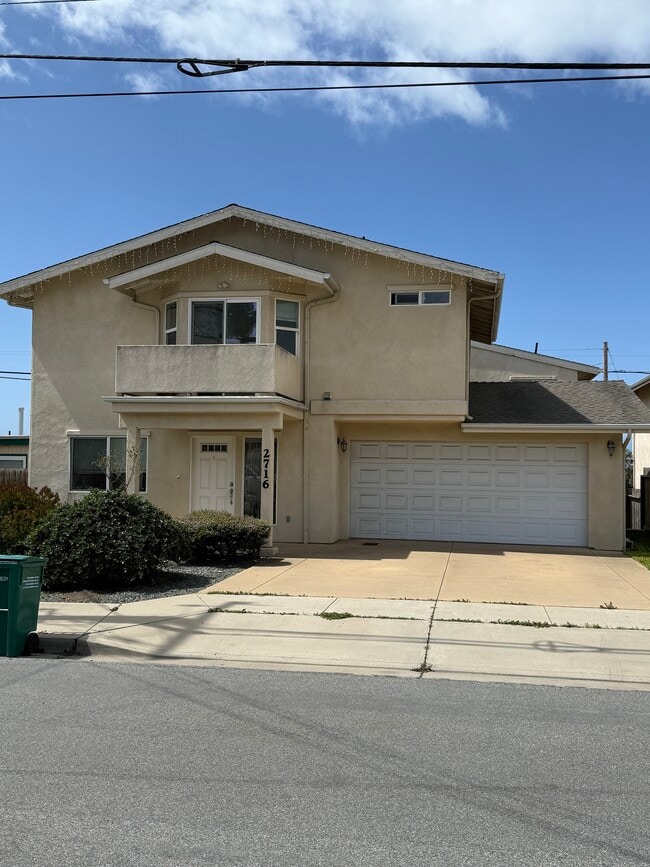 Building Photo - 2716 Main St