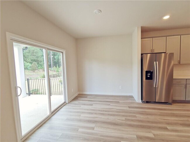 Building Photo - 5814 Un Grv Dr