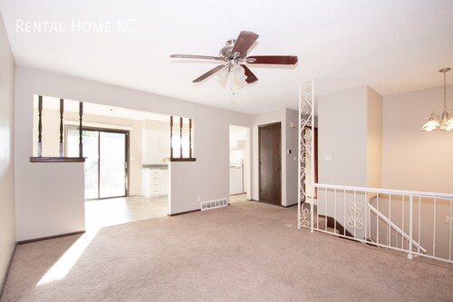 Building Photo - Roomy duplex w/ Finished Lower Level + Fen...