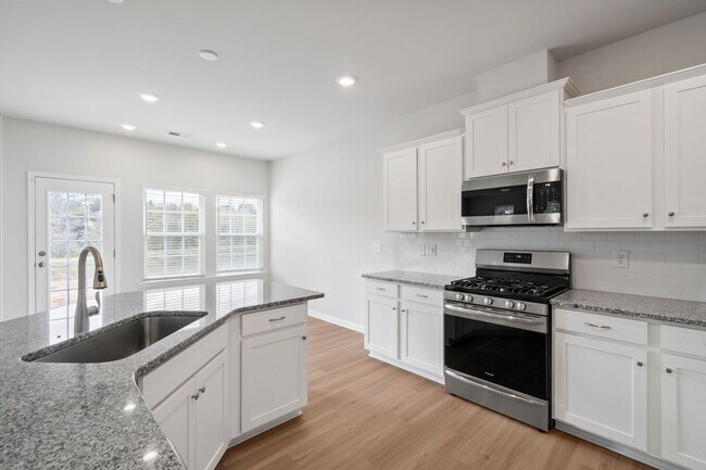 Building Photo - Almost Brand New Home 4 Bedroom with 2.5 b...