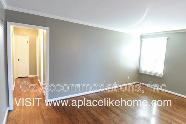 Building Photo - 8870 Westbrooke Dr