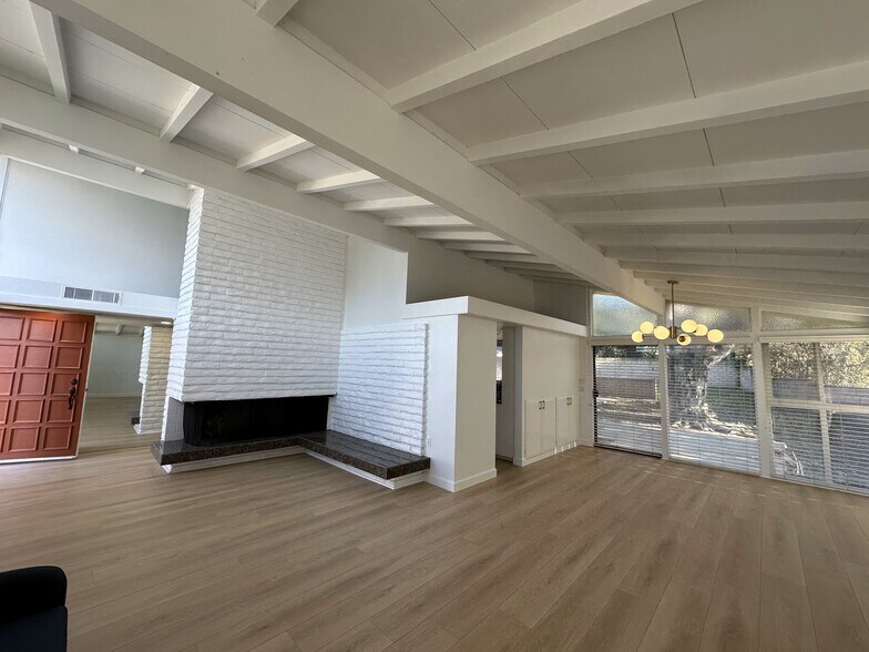 Building Photo - 326 Las Riendas Dr