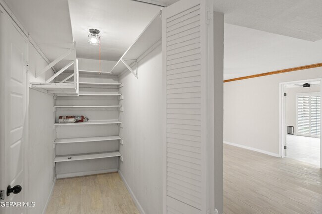 Building Photo - 4317 Larchmont Dr
